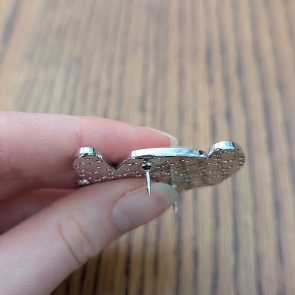 Disney Pin Set - Picture 8 of 9